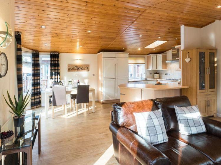 Windermere Retreat - White Cross Bay Holiday Park Ngoại thất bức ảnh