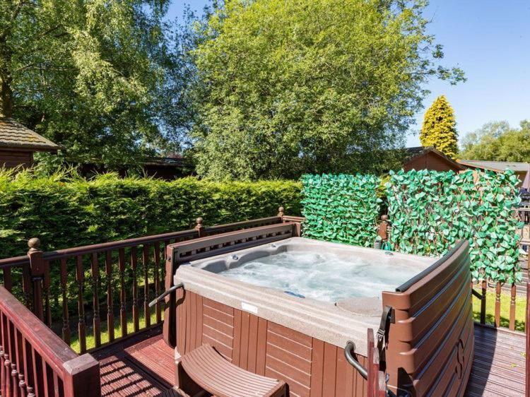 Windermere Retreat - White Cross Bay Holiday Park Ngoại thất bức ảnh